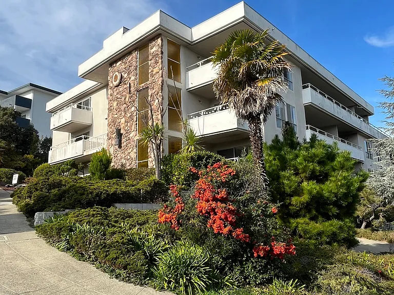 1320 Palos Verdes Drive (10) — Photo 1