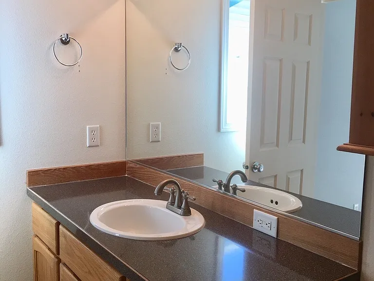 810 NW 18th Ave — Photo 24