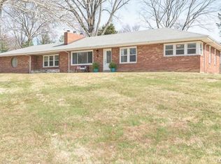 2 Joan Dr, Saint Louis, MO 63128