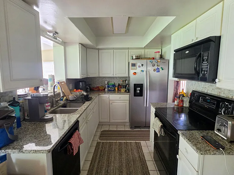 725 Hamlin Dr — Photo 7