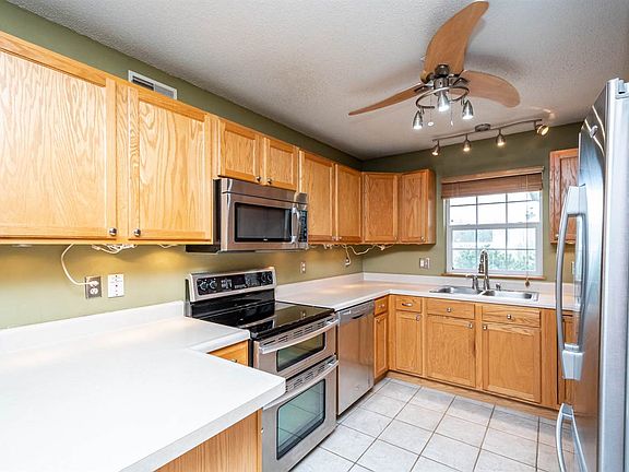 5th image of 110 Cherry Ct APT 6