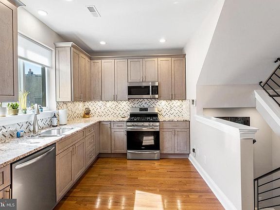 3rd image of 620 E Flora St #2C