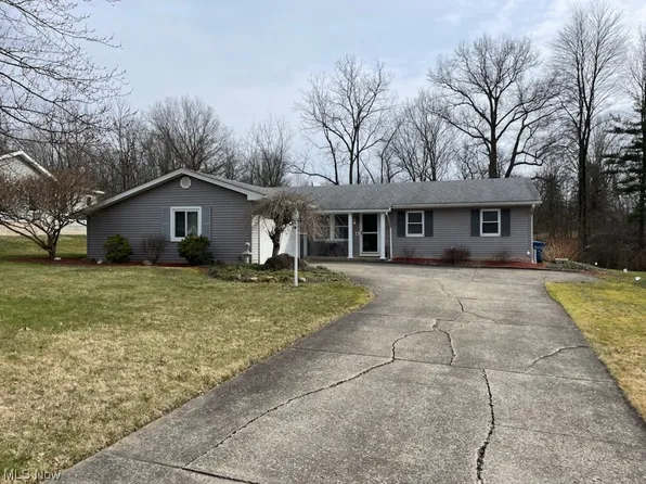 493 Garver Dr, Youngstown, OH 44512