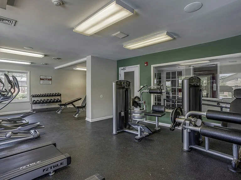 Capital Pointe Apartments — Photo 16