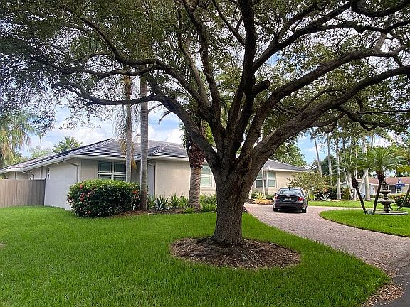 4th image of 16602 SW 78th Ct