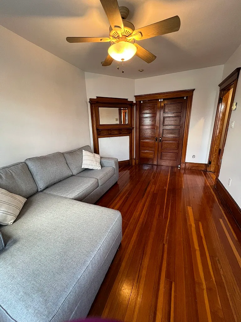 3 bed, 950 sqft, $2,700 — Photo 3