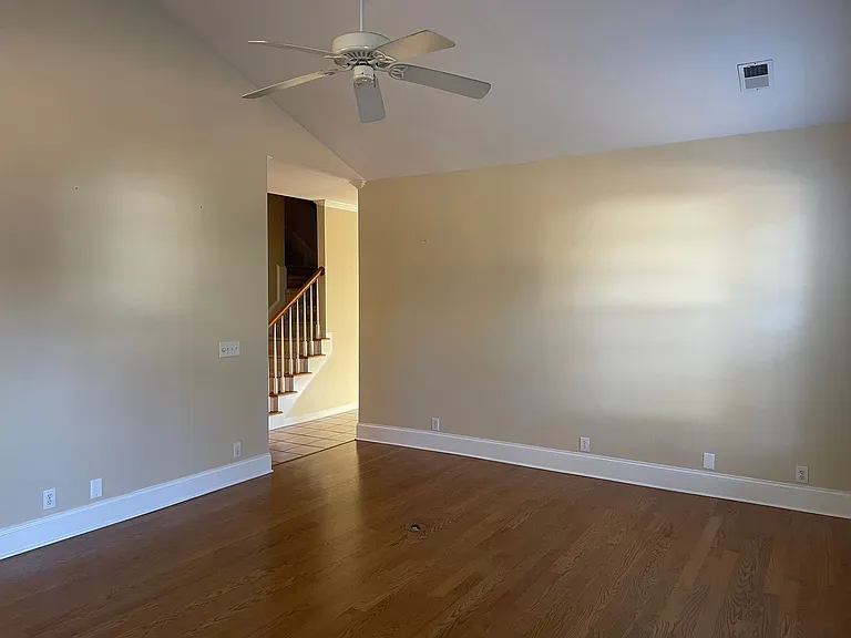 621 Riverwood Dr SE — Photo 4