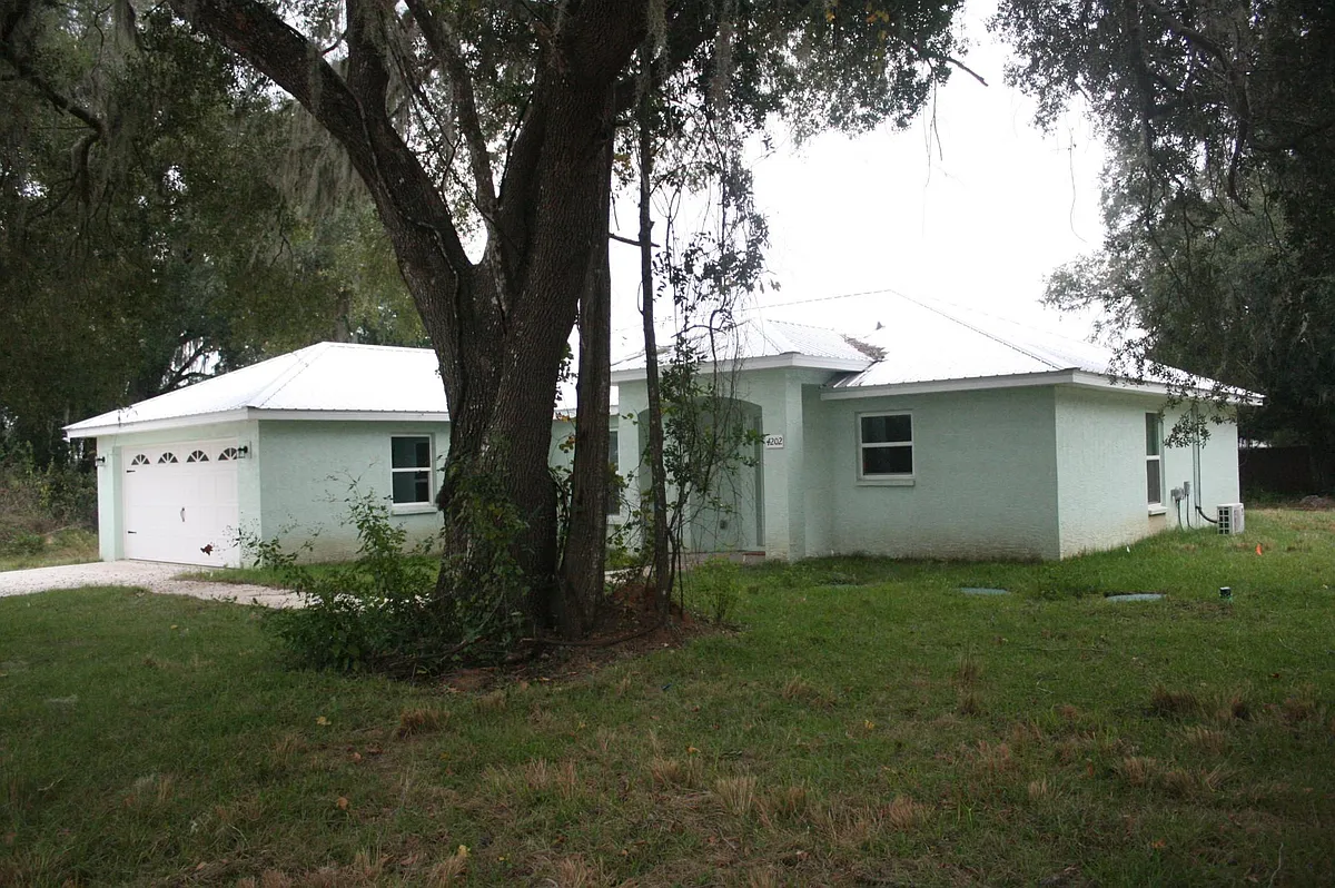 Building Photo - 4202 E Garden St