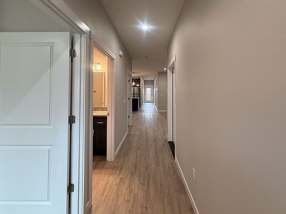 4th image of 5534-5564 Skyline Rd S #5554