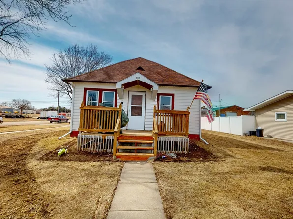 112 S 7th St, Newman Grove, NE 68758