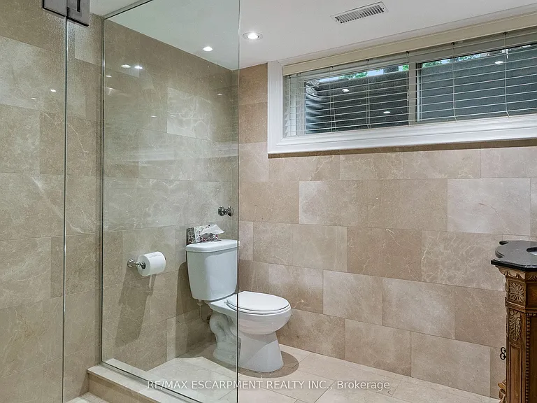 615 Vanessa Cres — Photo 39