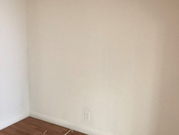 3rd image of 506 W Queen St APT 3
