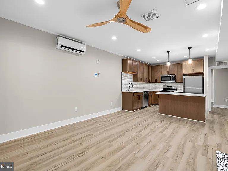 400 S Conkling St #6 — Photo 6