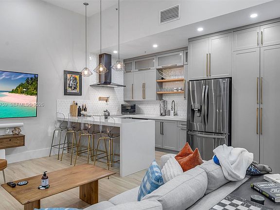 4th image of 935 Euclid Ave APT 5
