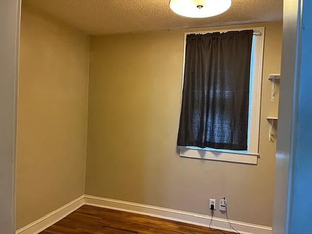 Middle bedroom