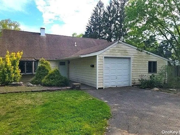 172 Serpentine Lane, Islandia, NY 11749