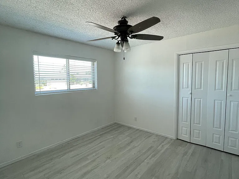 2261 E Evergreen St — Photo 14