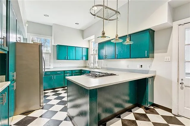 523 Turquoise St — Photo 3