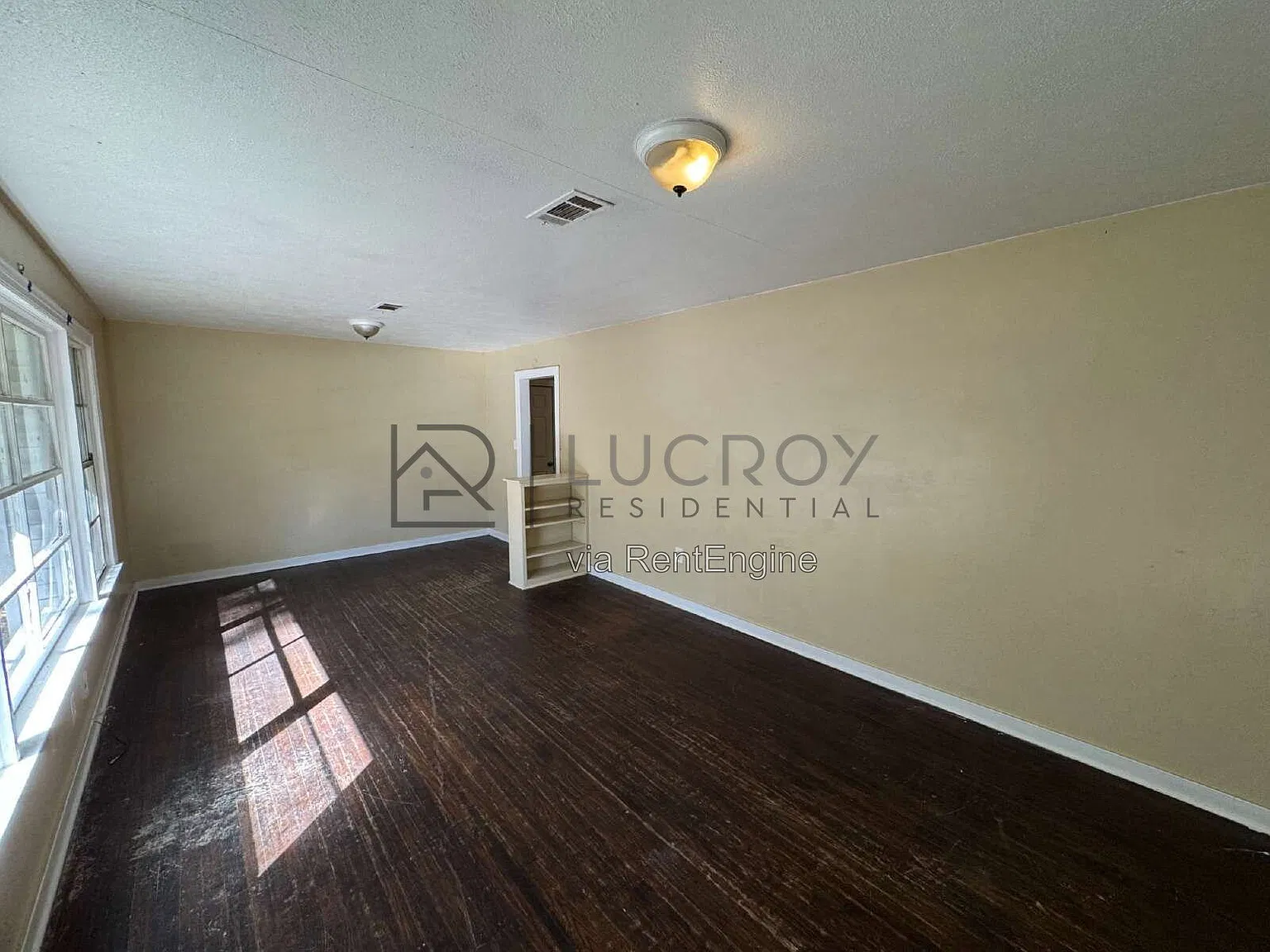 3 bed, 1.0 bath, 1115 sqft, $1,050 — Photo 3
