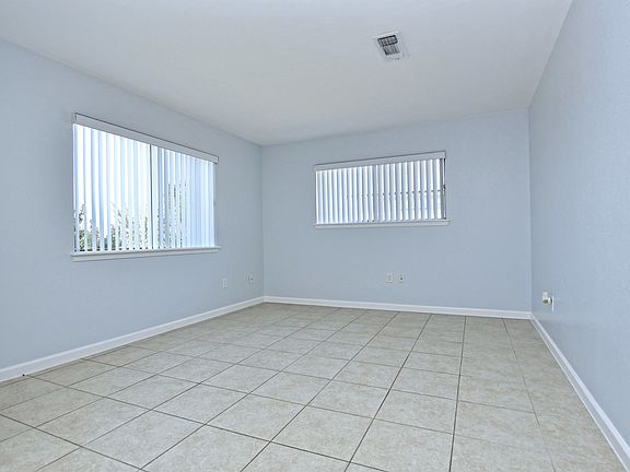 4th image of 205 2nd Ave