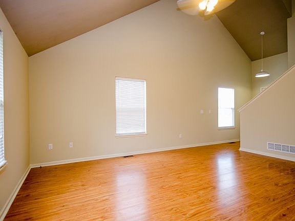 Large vaulted Livingroom
