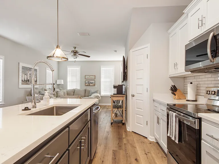 408 Raven Ln — Photo 13
