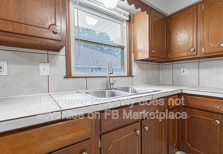 4327 Sterling Ave — Photo 6