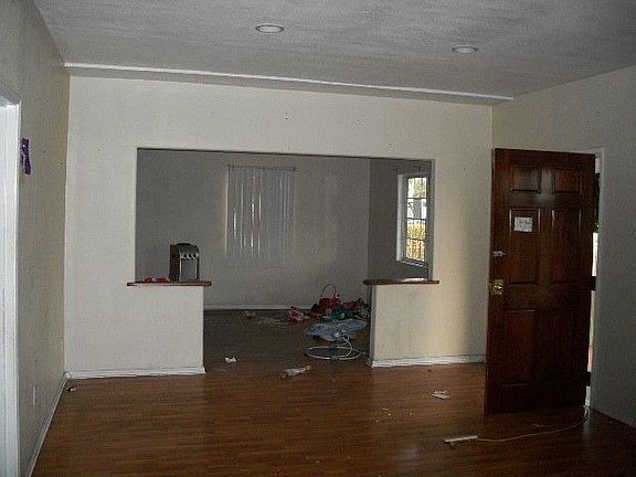 5th image of 829 W 49th St