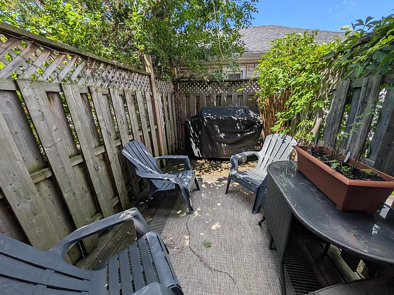 192 Adelaide St #HOUSE — Photo 16