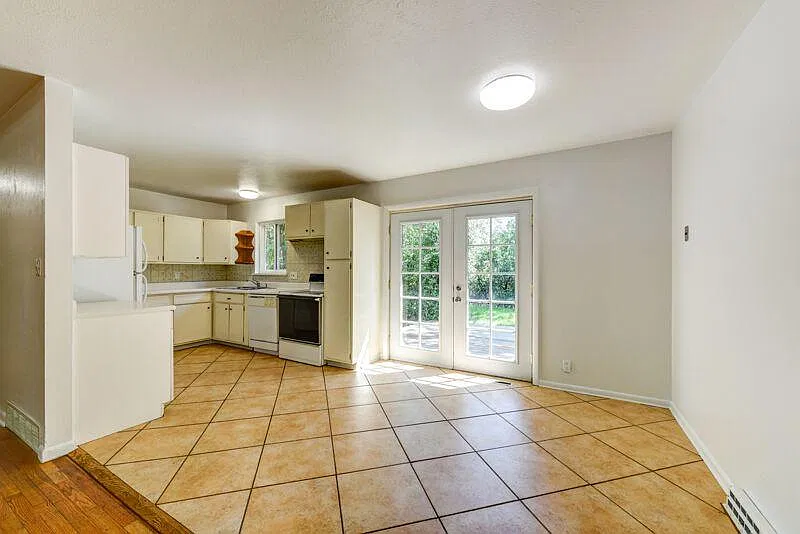 4 bed, 1500 sqft, $4,300 — Photo 3