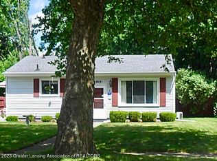 915 Kendon Dr, Lansing, MI 48910