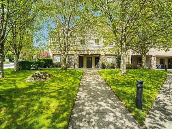 490 Madison Ave N APT 201, Bainbridge Island, WA 98110