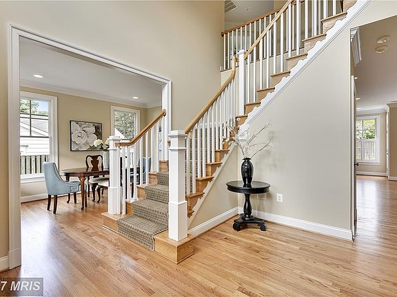 3rd image of 10419 Ewell Ave