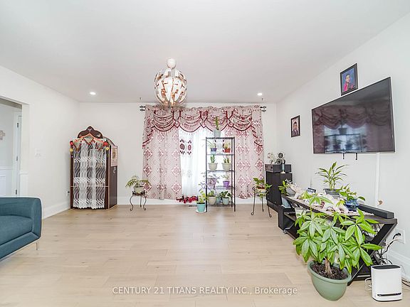 5th image of 42 Pixley Cres