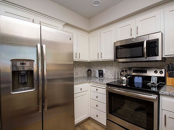 3rd image of 1845 W Canyon View Dr APT 504