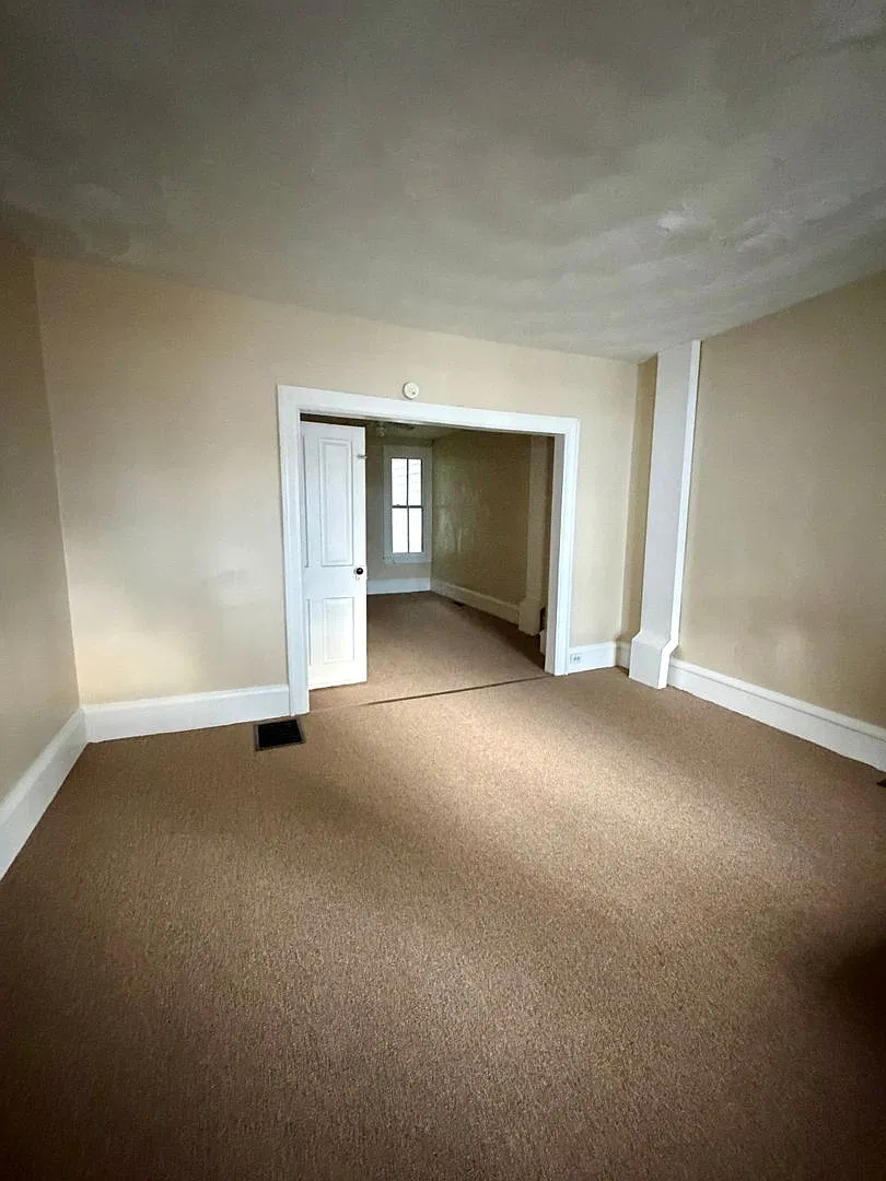 2 bedroom in Penbrook — Photo 2