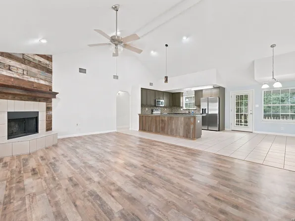 104 Shadow Woods, La Vernia, TX 78121
