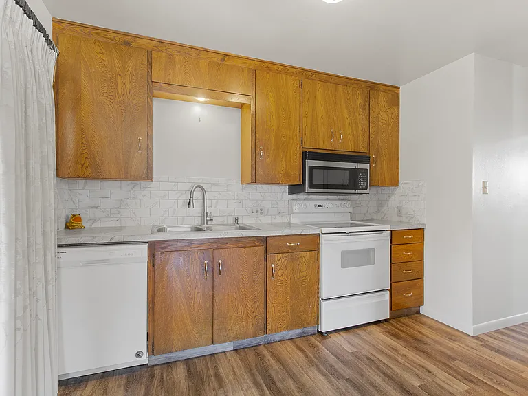 2044 Sunrise Cir — Photo 16