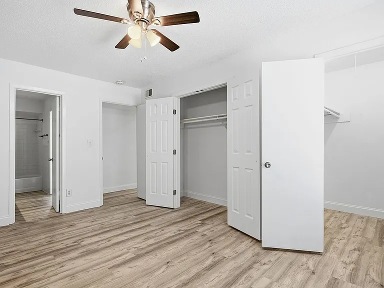 2729 Hurstview Dr — Photo 15