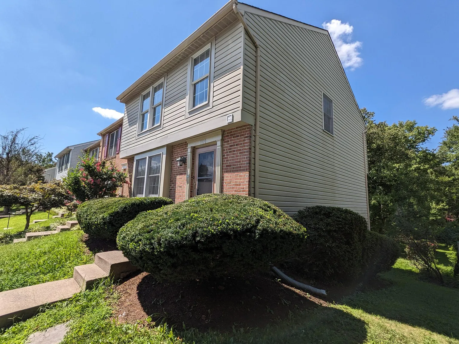 3 bed, 2055 sqft, $2,750 — Photo 1