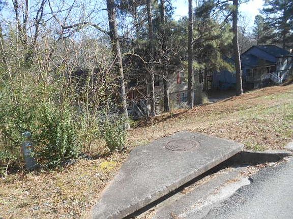 2nd image of 3392 Chesterfield Ct