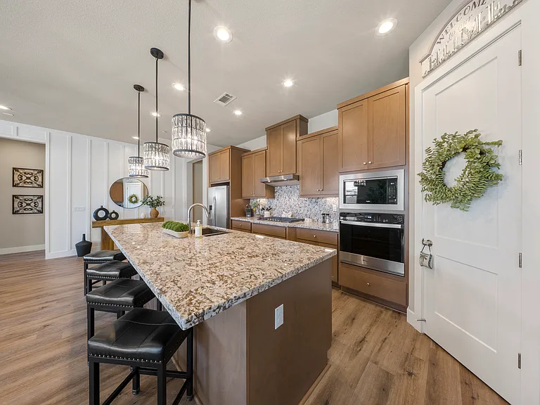 2522 Amur Ave — Photo 8