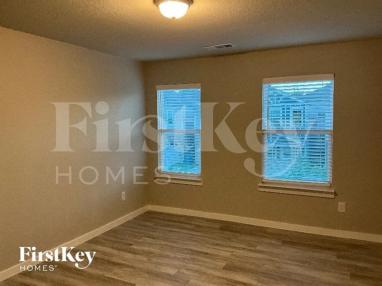 602 Sophia Way — Photo 6