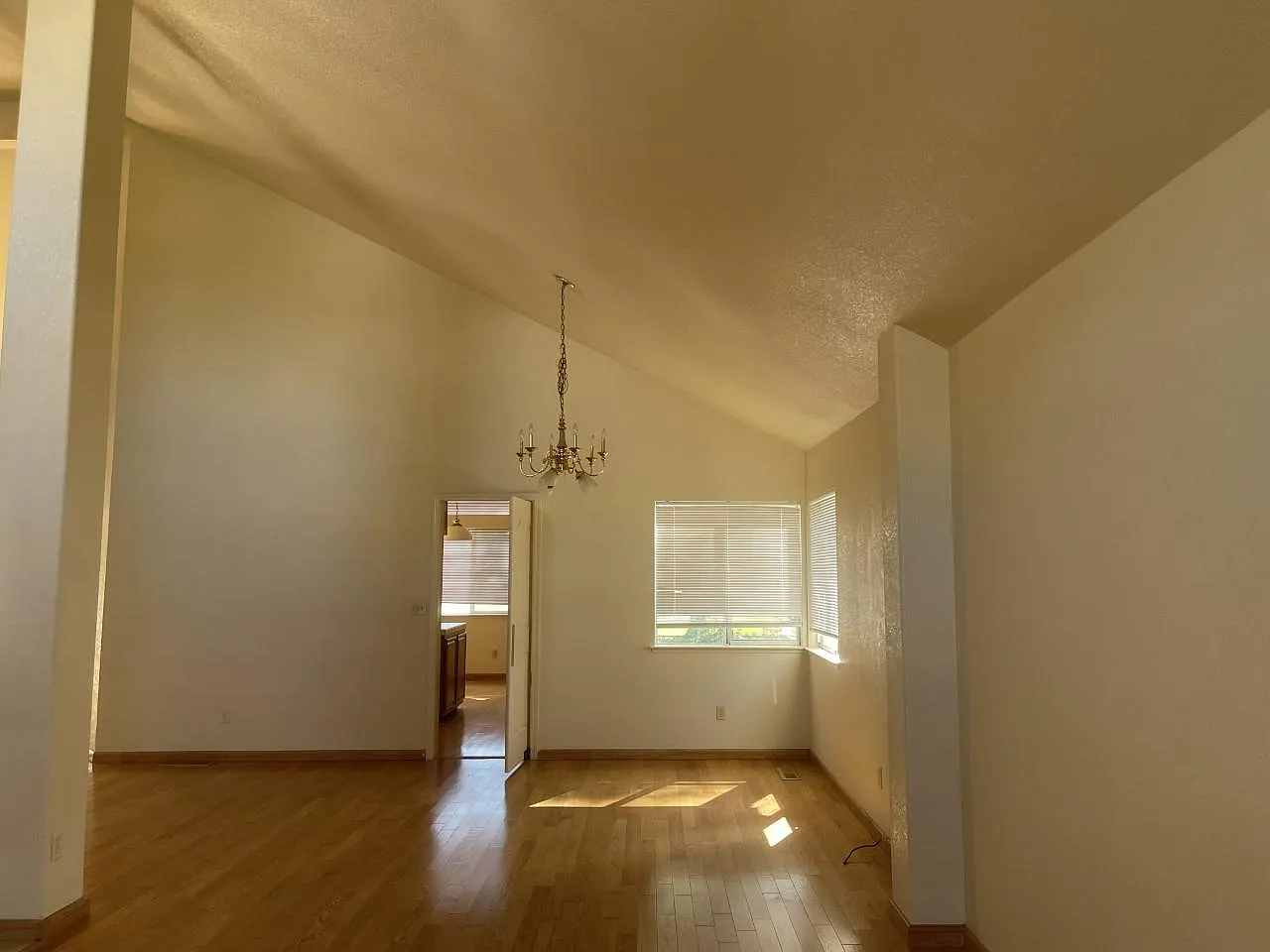 3 bed, 2.5 bath, 2646 sqft, $3,400 — Photo 3