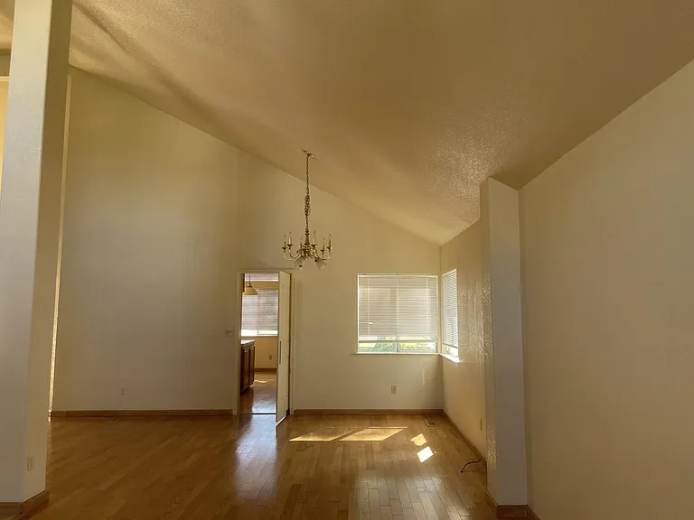 2234 Prestwick Dr — Photo 3