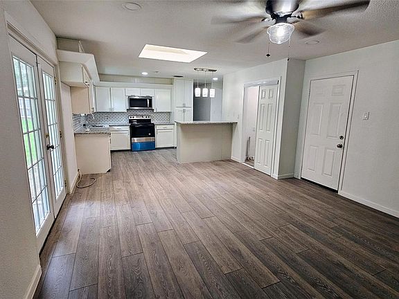 5th image of 5921 Trail Lake Dr