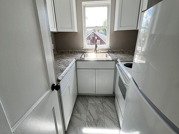 3rd image of 1500 Verbeke St APT 9