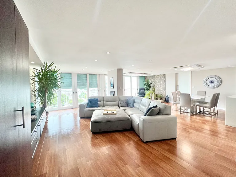 5869 Avenue Isla Verde — Photo 4