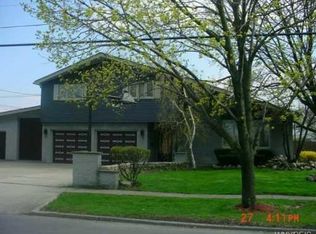 27 Meadowlawn Rd, Cheektowaga, NY 14225