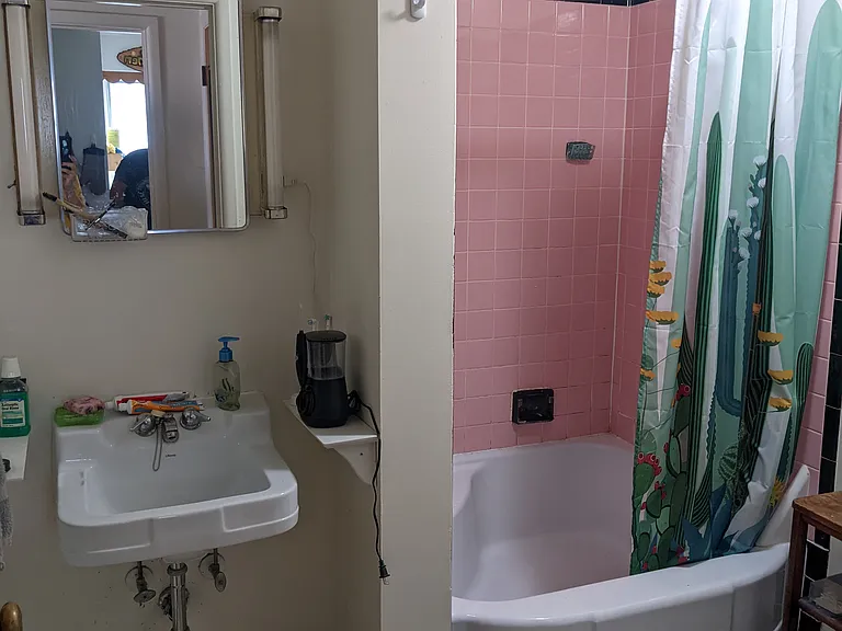 927 E State St #2R — Photo 8